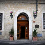 Szálloda Il Cavalier D'arpino 3*